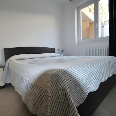 Piazzo Sleeps 4 Pool Wifi Lägenhet *