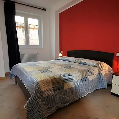 Lägenhet Piazzo Sleeps 4 Pool Wifi Vercana